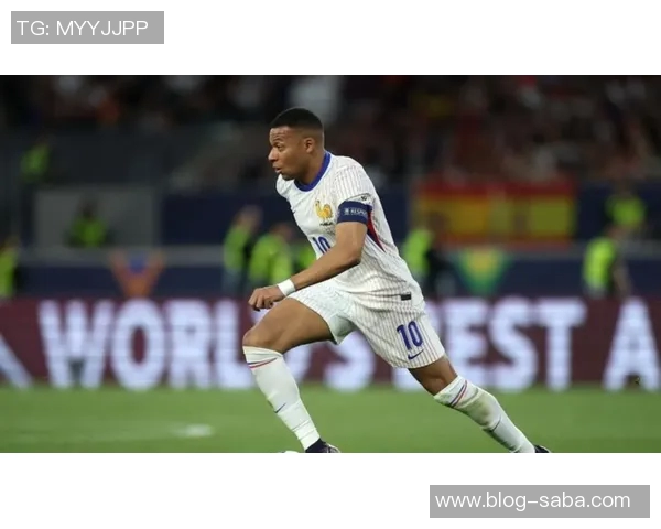 姆巴佩在社交媒体上分享海报庆祝球队晋级西超杯誓言争冠