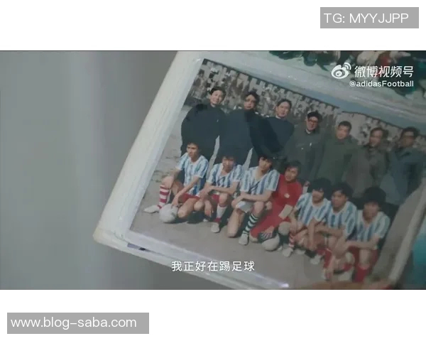 媒体人解读杨立瑜竖大拇指事件背后的真实情感与球迷互动的误解 媒体人解读杨立瑜竖大拇指事件背后的真实情感与球迷互动的误解